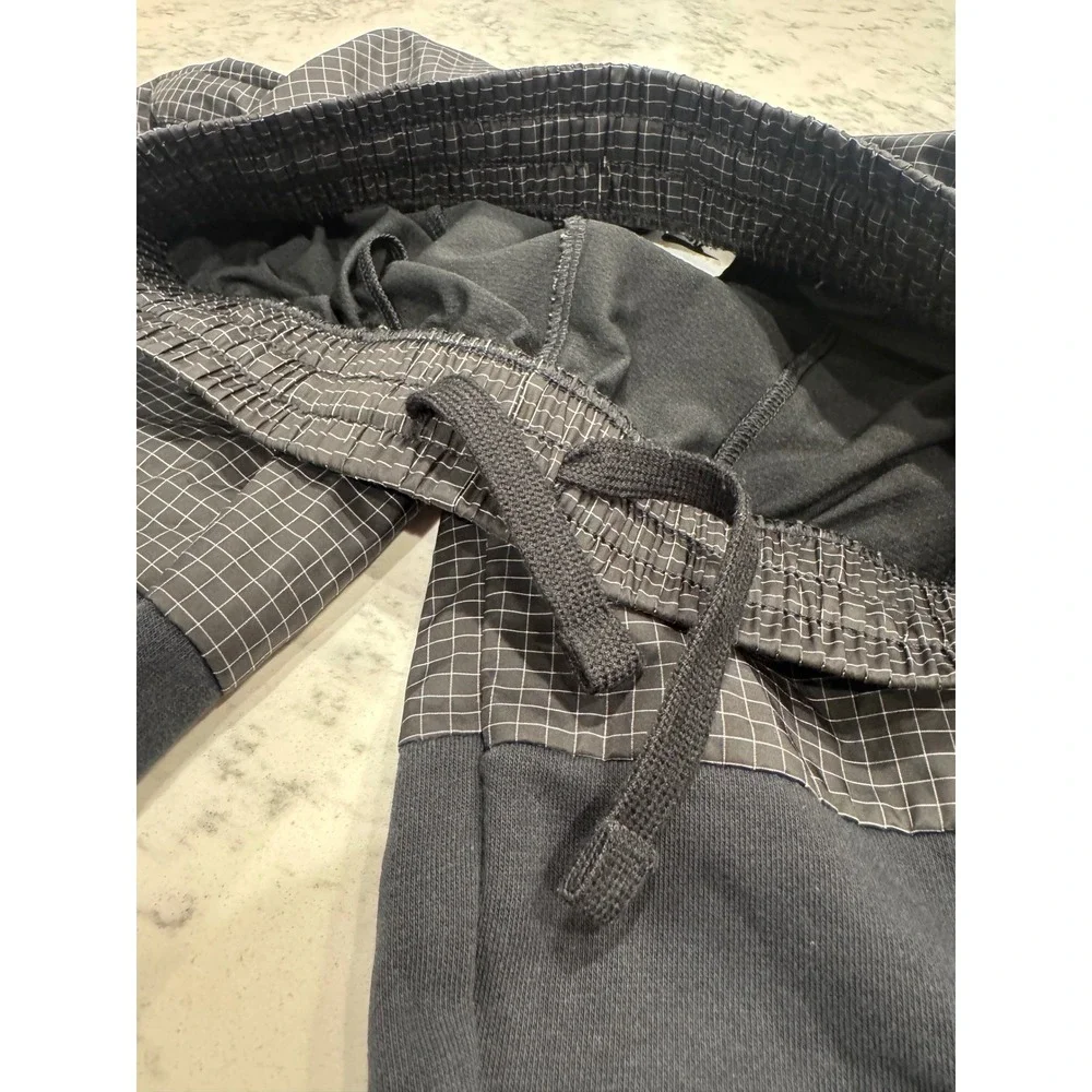 Nike Youth Cargo Joggers Black Grid Pattern Mixed Media Sweatpants Large. NWOT.